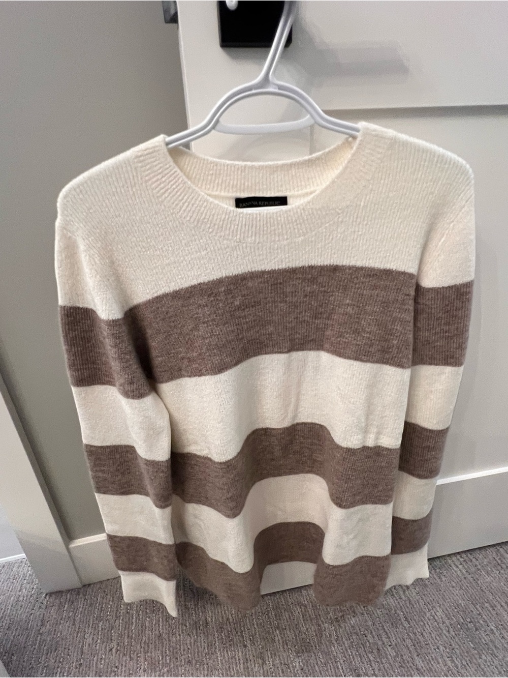 Banana Republic Sweater, size large, like new condition